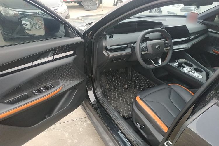 Used Changan UNI-V 2023 1.5T Prestige Model
