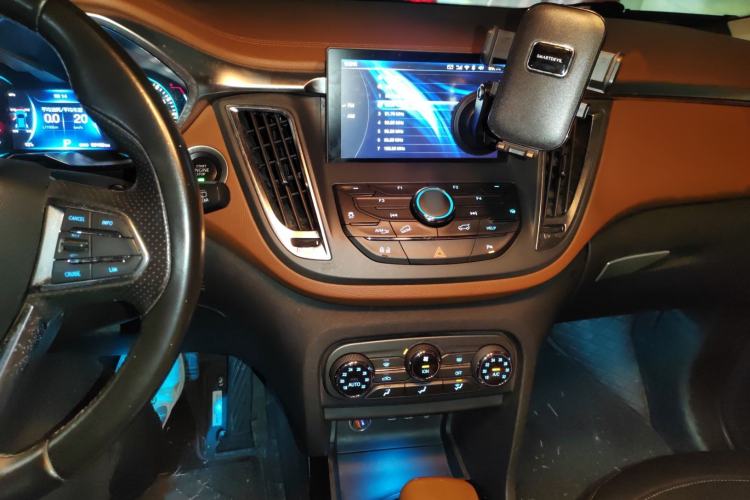 Used Soueast DX7 2015 1.5T Automatic Prestige Model
