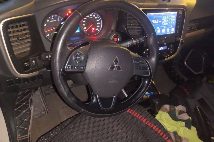 Used Mitsubishi Outlander 2018 2.0L Two-Wheel Drive Glory Edition 5 Seats