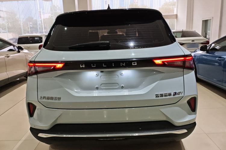 Used Wuling Asta 2022 2.0L DHT Electric-Speed Version
