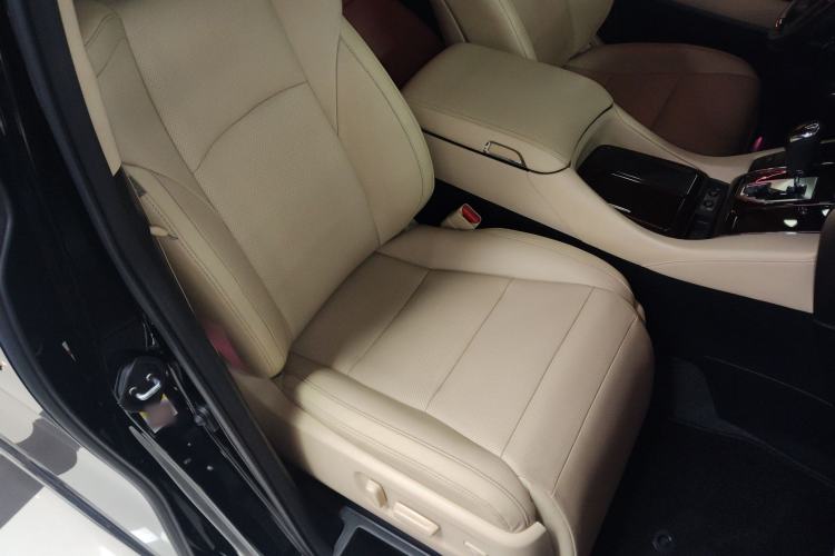 Used Toyota Alphard 2018 3.5L Luxury Edition
