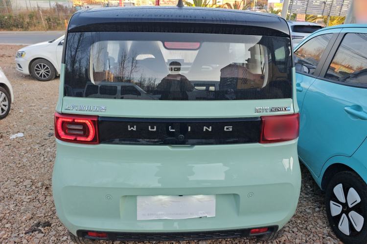 Used Wuling Hongguang MINIEV 2021 Macaron Sandwich Model 120 km Lithium NMC
