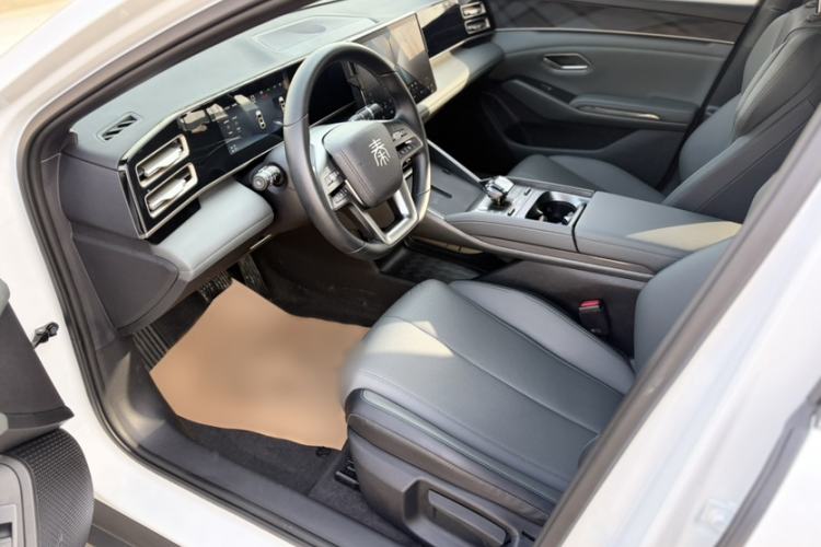 Used BYD Qin L 2025 DM-i Smart Drive 80KM Leading Model
