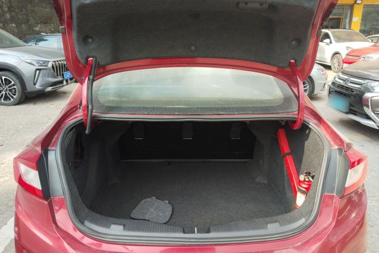 Used Chevrolet Cruze 2018 320 Automatic Pioneer Sunroof Edition
