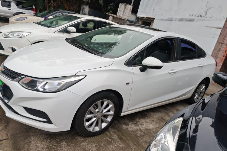 Used Chevrolet Cruze 2017 1.5L Automatic Pioneer Sunroof Edition
