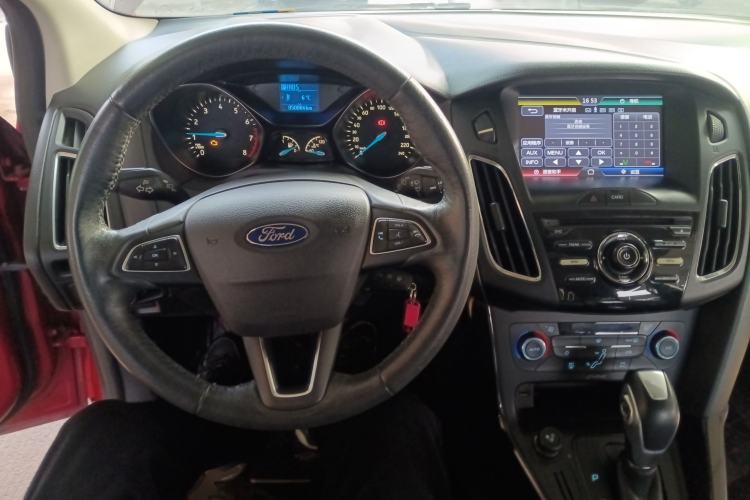 Used Ford Focus 2015 Hatchback 1.6L Automatic Fashion Edition
