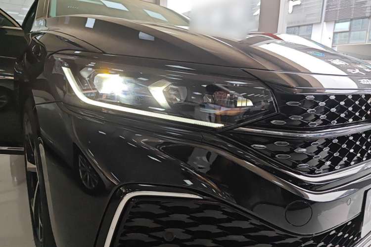 Used Volkswagen Passat 2024 380TSI Starry Dragon Edition
