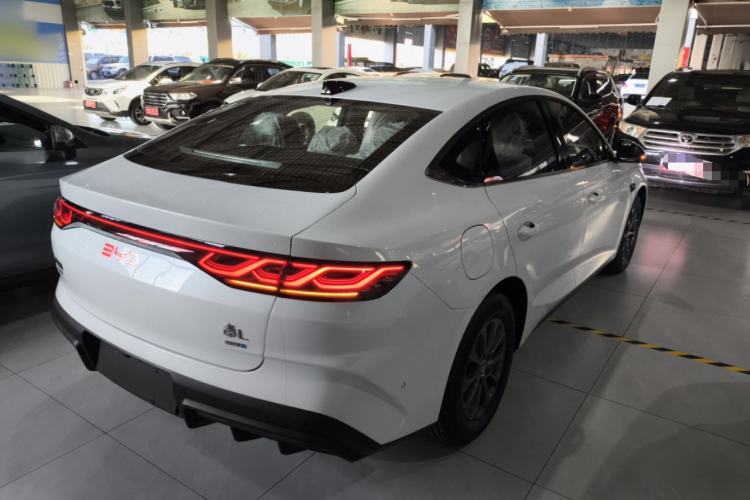 Used BYD Qin L 2025 DM-i Smart Drive 80KM Leading Model