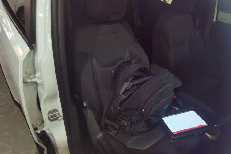 Used  Renegade 2018 Connected Large Screen Version 180T Automatic Kinetic Edition+
