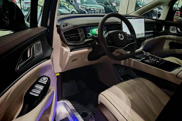 Used Denza D9 2024 DM-i 980 Four-Wheel Drive Prestige Model
