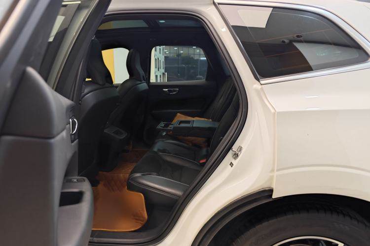 Used Volvo XC60 2019 T5 4x4 Smart & Dynamic Sport Edition China VI Standard