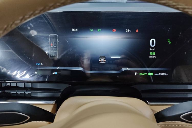 Used VOYAH Dream 2024 PHEV Extended-Range Premium Edition
