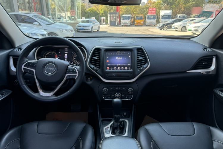 Used  Cherokee 2017 2.0L Superior Edition
