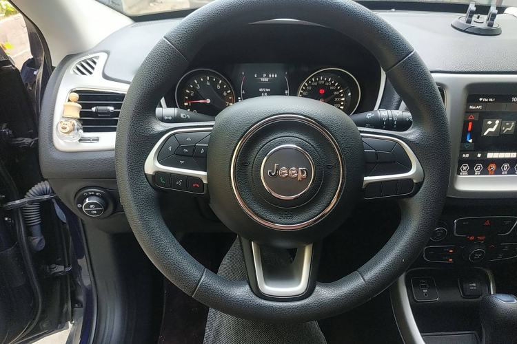 Used  Compass 2020 220T Automatic Leading Edition
