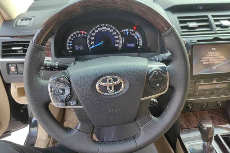 Used Toyota Camry 2016 2.5G 10th Anniversary Deluxe Navigation Edition
