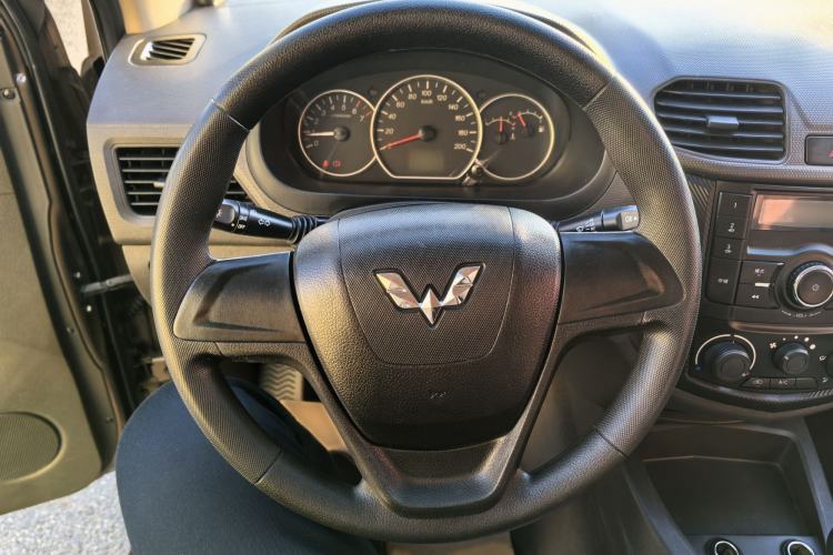 Used Wuling Hongguang 2015 1.5L S Basic Version China V Standard
