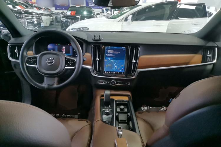 Used Volvo S90 2023 B5 Zhiyi Luxury Edition
