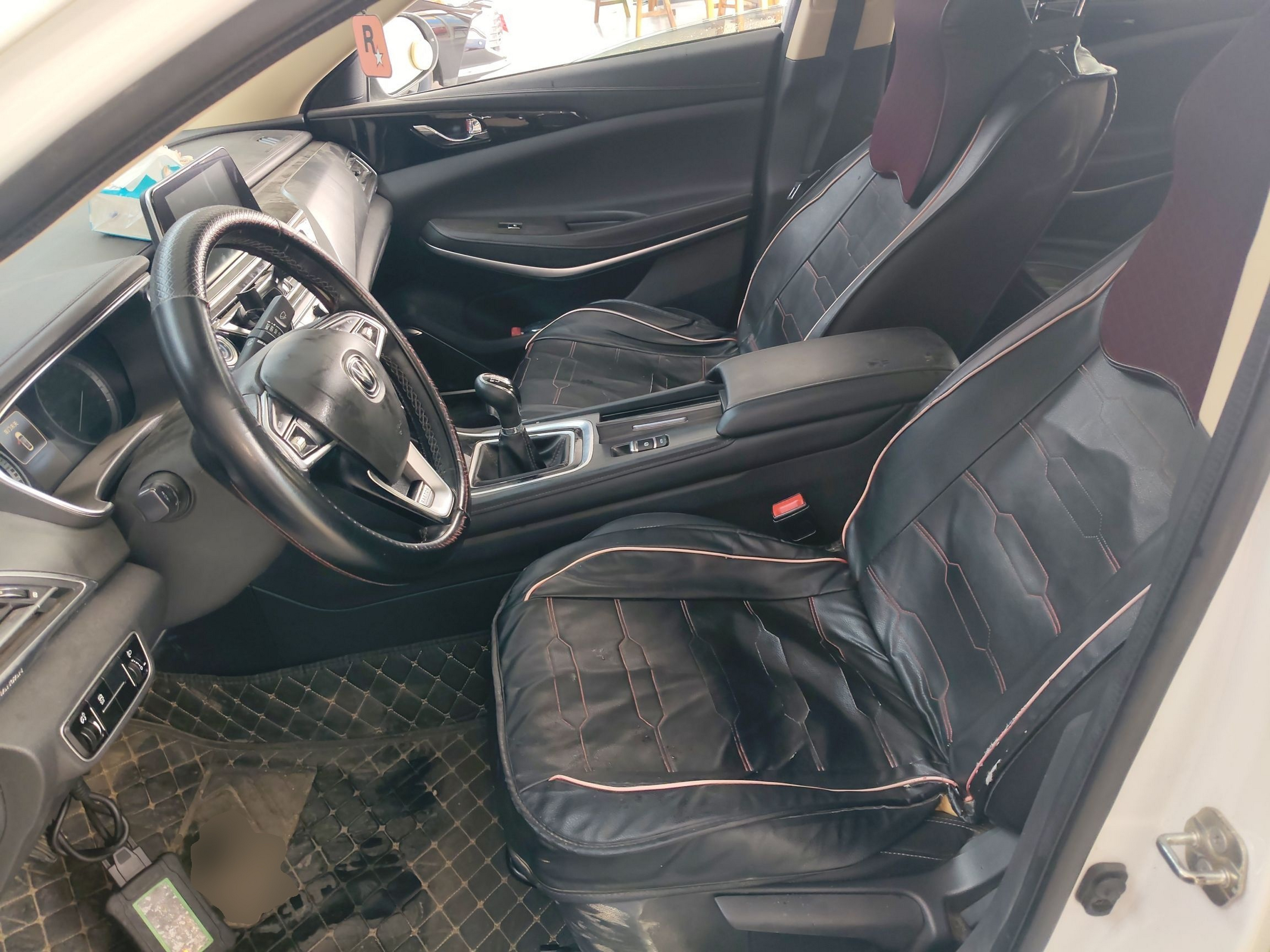 Переднее сиденье в автомобиле