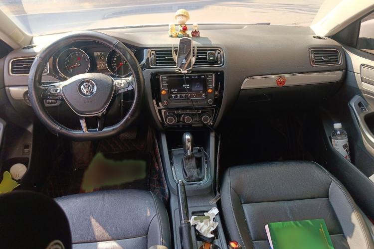 Used Volkswagen Sagitar 2015 1.6L Automatic Comfort Model
