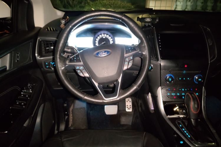 Used Ford Edge 2015 2.0T GTDi Two-Wheel-Drive High-Line Version
