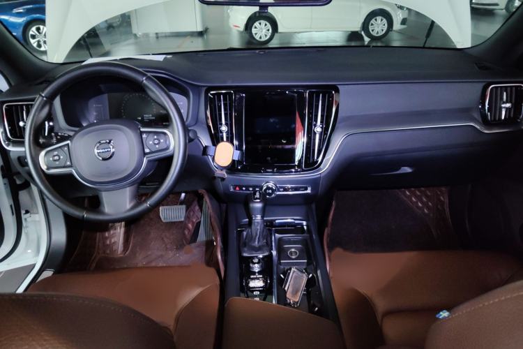 Used Volvo S60 2021 T4 Zhiyi Luxury Edition
