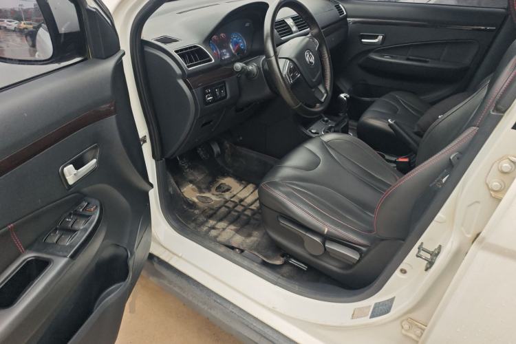 Used Dongfeng Fengon 370 2016 1.5L Manual Luxury 7-Seater