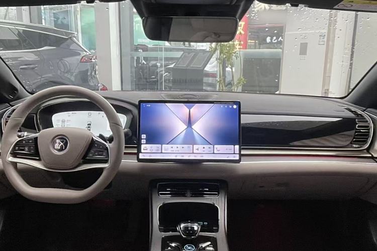 Used BYD Han 2025 EV with 701 km of Laser Radar-Enabled Intelligent Driving
