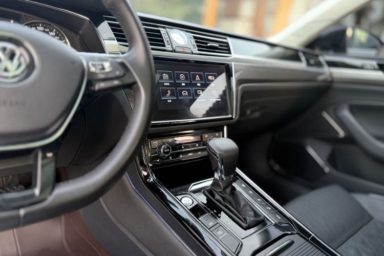 Used Volkswagen Phideon 2018 Revised Version 380TSI Two-Wheel-Drive Flagship Edition
