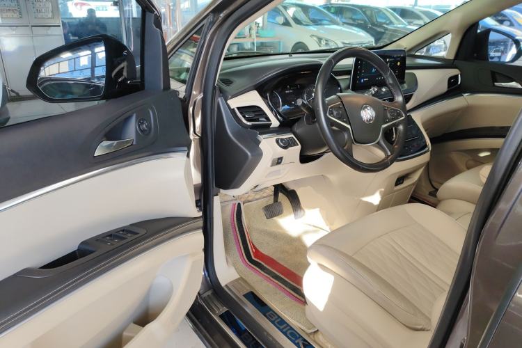 Used Buick GL8 2023 Facelifted Land Cruiser Executive Luxury Version
