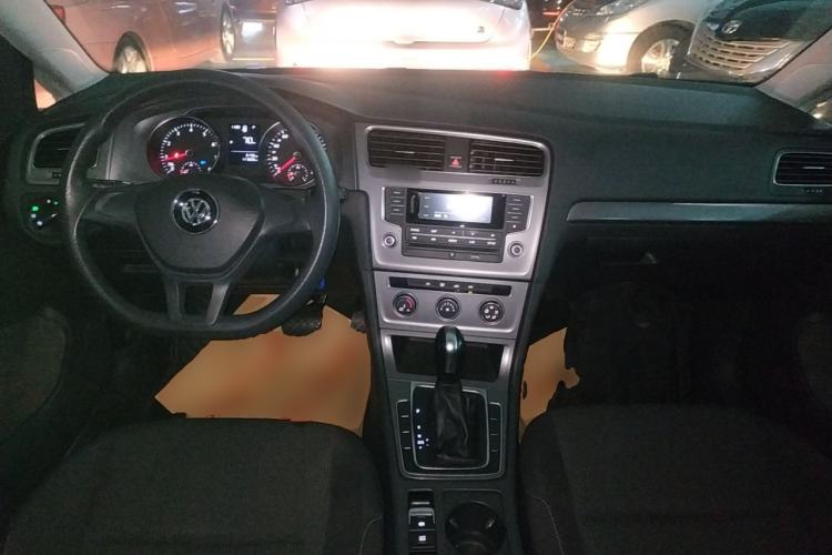 Used Volkswagen Golf 2016 1.6L Automatic Fashion Model
