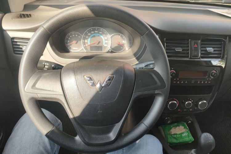 Used Wuling Rongguang V 2018 1.5L Standard Version