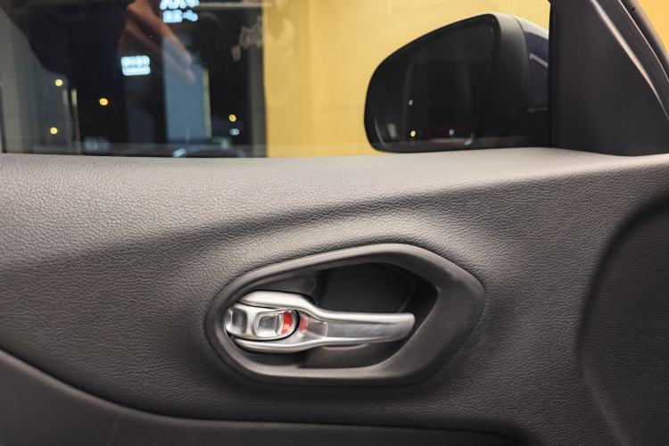 Used  Cherokee 2016 2.4L Leading Edition