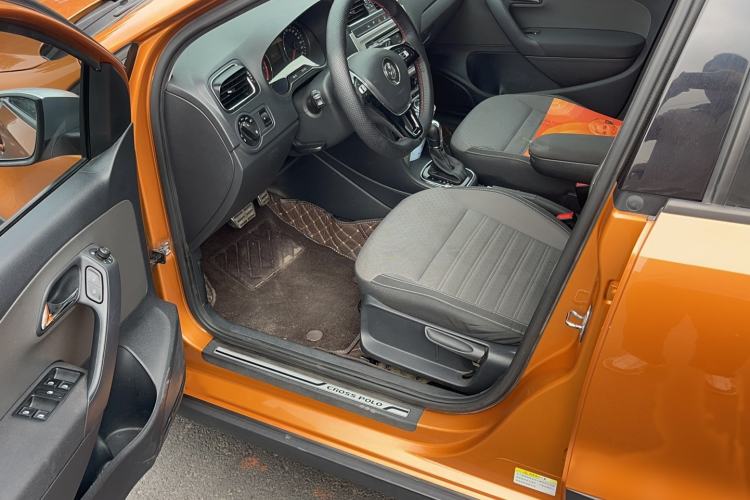 Used Volkswagen Polo 2016 1.6L Cross Polo Automatic
