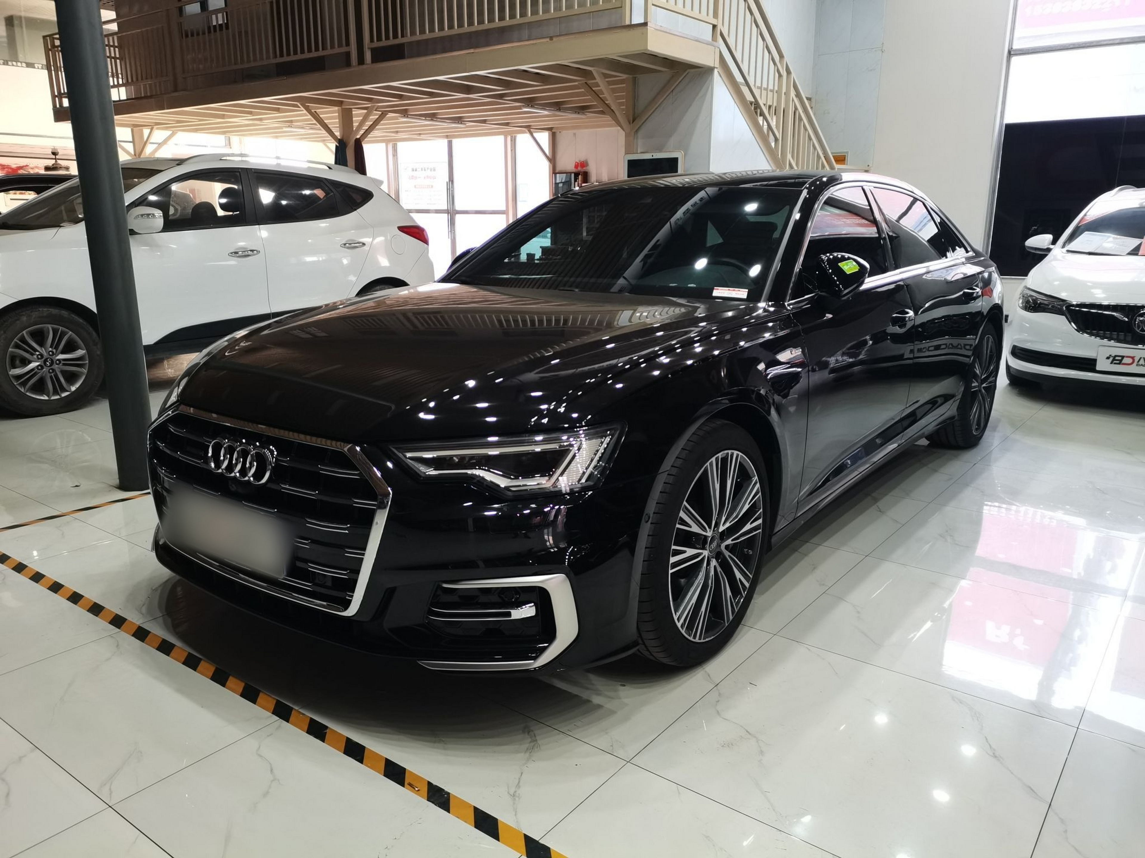 Под передней частью автомобиля