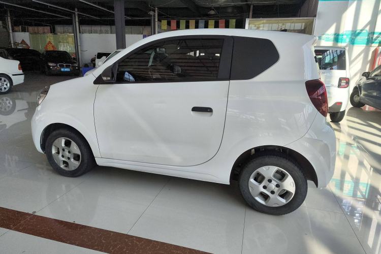 Used Roewe Clever 2021 302 km New Four-Seater Super-Efficient Version
