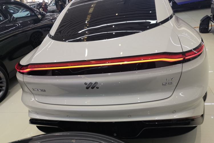 Used  L7 2022 Dynamic Model