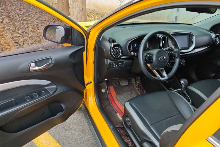 Used Kia kx1 Stonic 2021 1.4L CVT Fun & Sunroof Model
