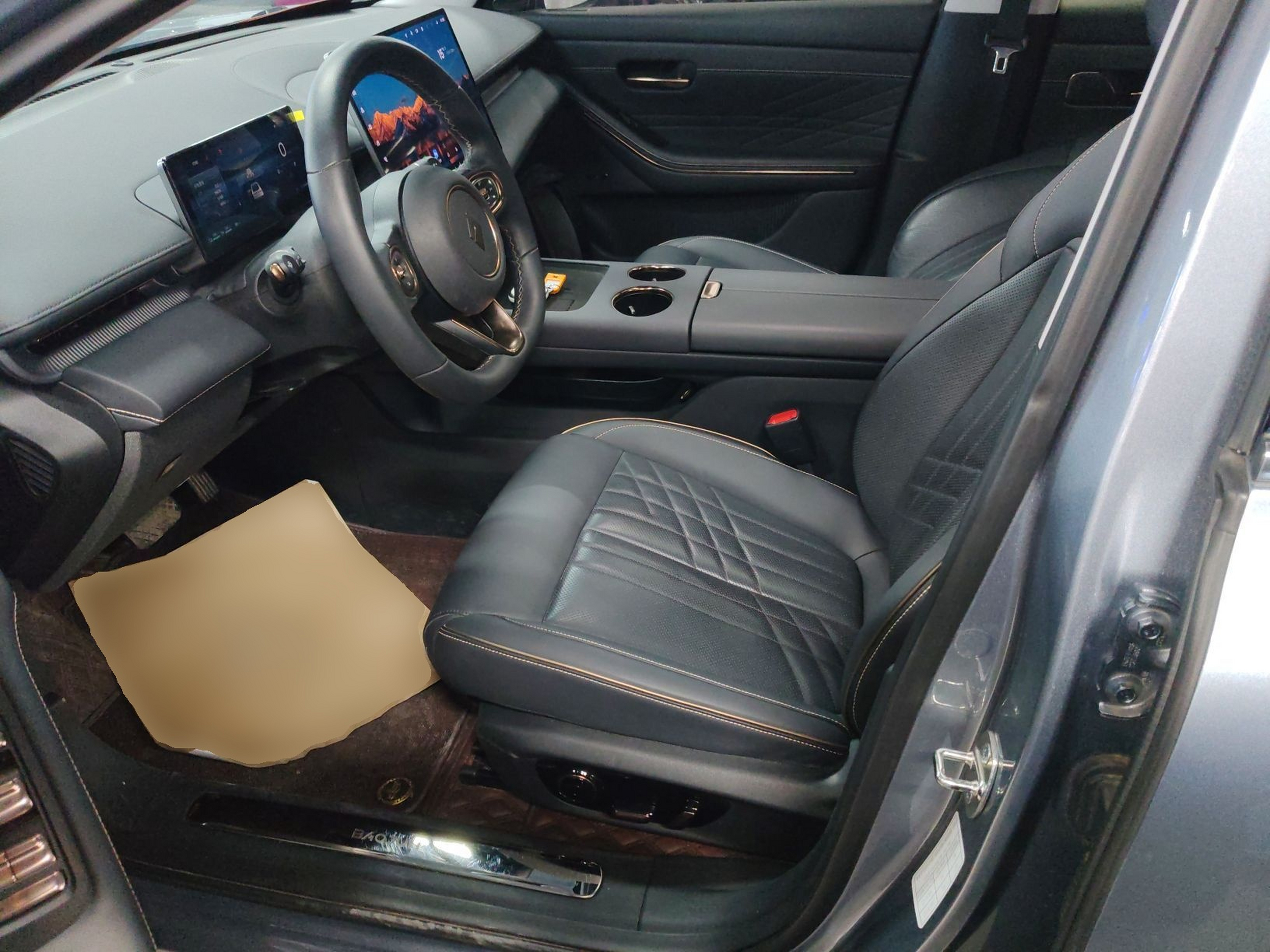 المقاعد الأمامية داخل السيارة