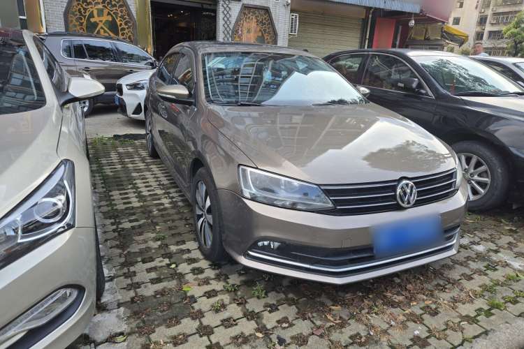 Used Volkswagen Sagitar 2017 230TSI Automatic Comfort Version
