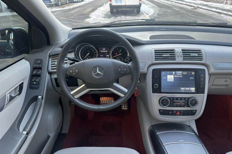 Used Mercedes-Benz R-Class 2017 R 320 4MATIC Business Edition Prestige Model
