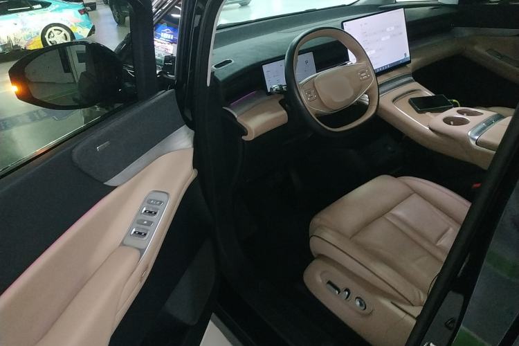 Used XPeng X9 2024 702 Ultra-Long Range Max
