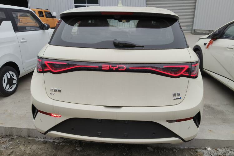 Used BYD Dolphin 2025 Smart Drive Version 420 km Freedom Edition
