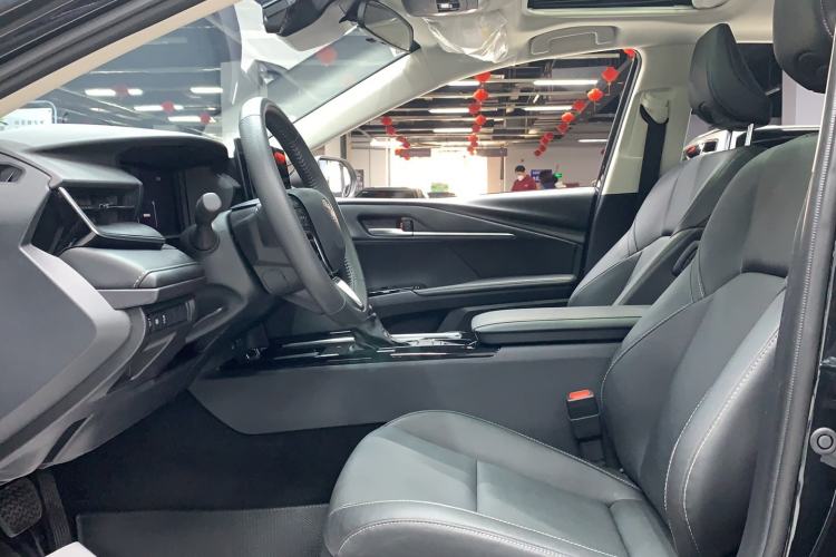 Used Toyota Camry 2024 Dual-Motor 2.0 HGVP Luxury Edition
