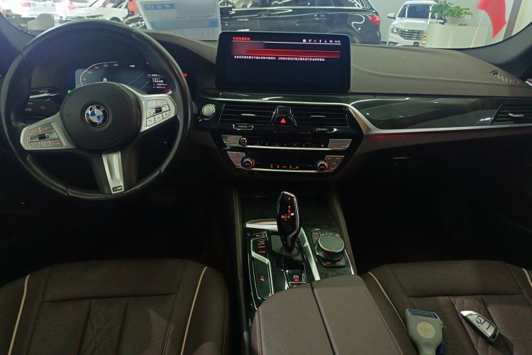 Used BMW 5 Series 2022 Second Facelift 525Li M Sport Package
