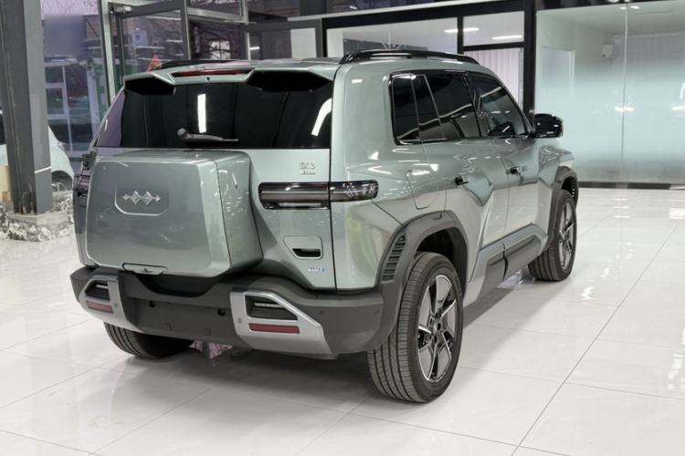 Used  Titanium 3 2025 501 km All-Wheel Drive Intelligent Driving Max Edition
