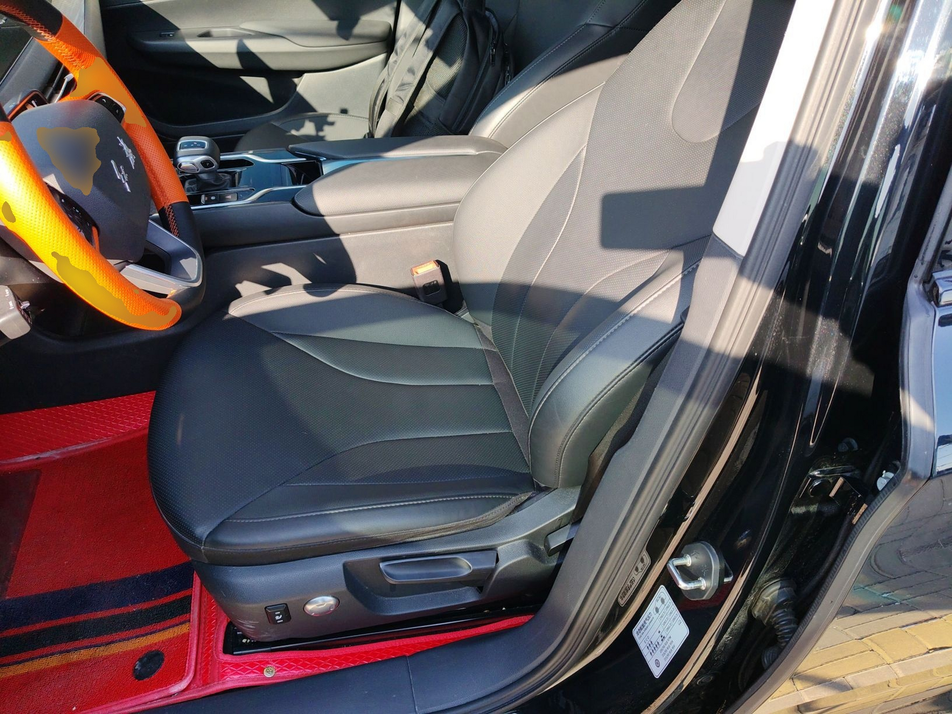 المقاعد الأمامية داخل السيارة