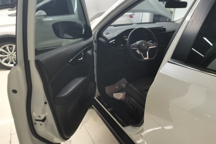 Used Nissan X-Trail 2023 Classic 2.0L Two-Wheel Drive Smart Connect Premium Edition