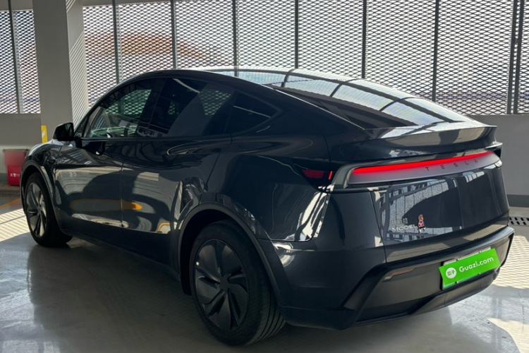 Used Tesla Model Y 2025 Rear-Wheel-Drive Version
