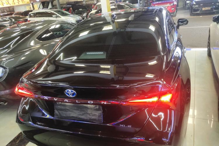 Used Toyota Avalon 2019 Dual-Engine 2.5L XLE Prestige Version China VI Standard
