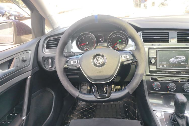 Used Volkswagen Golf 2018 230TSI Automatic Luxury Version
